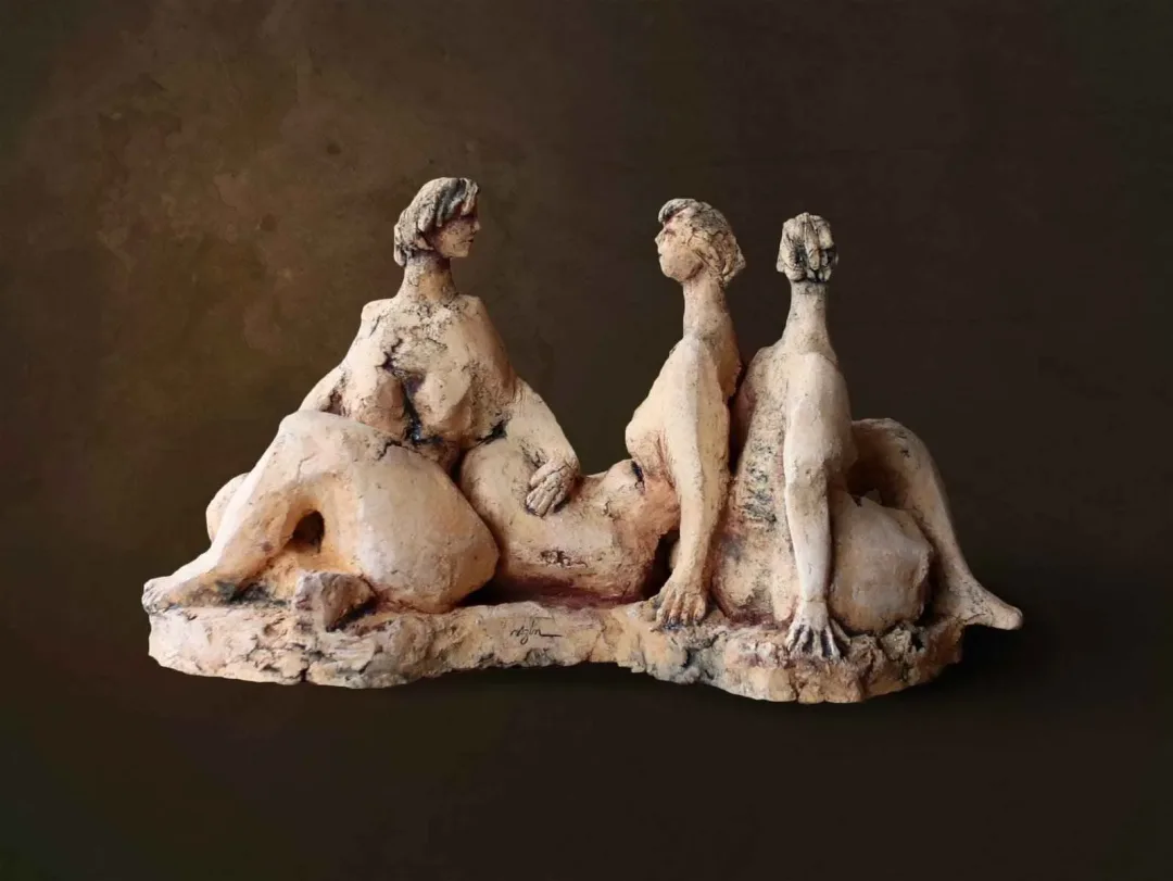 "isimsiz" eseri AZİMET KARAMAN tarafından 2014 yılında 23x43x20 cm ölçülerinde Pişmiş Toprak tekniği ile yapılmıştır.