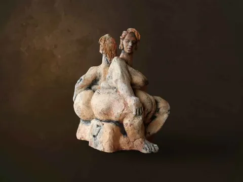 "isimsiz" eseri AZİMET KARAMAN tarafından 2014 yılında 30x30x20 cm ölçülerinde Pişmiş Toprak tekniği ile yapılmıştır.
