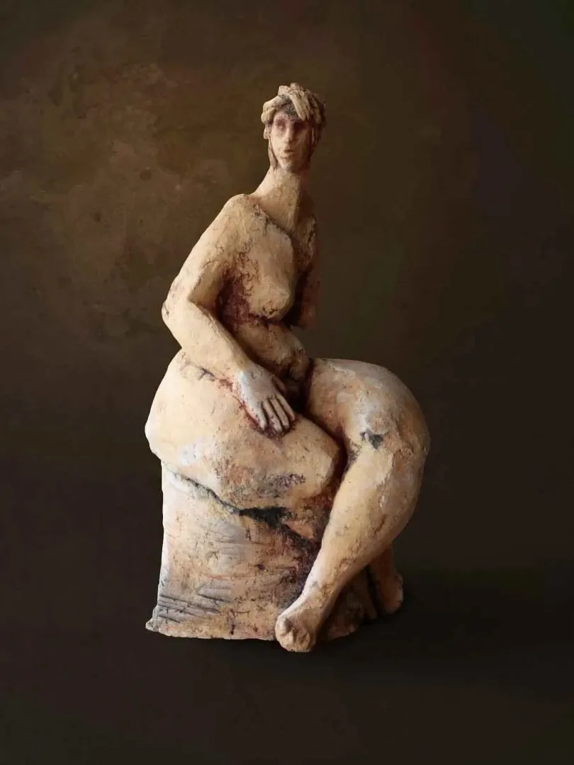 "isimsiz" eseri AZİMET KARAMAN tarafından 2014 yılında 31x13x20 cm ölçülerinde Pişmiş Toprak tekniği ile yapılmıştır.