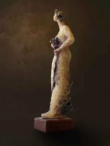 "isimsiz" eseri AZİMET KARAMAN tarafından 2014 yılında 40x11x14 cm ölçülerinde Pişmiş Toprak tekniği ile yapılmıştır.