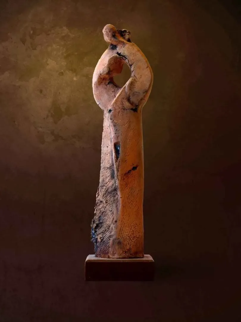 yakınlaştır "isimsiz" eseri AZİMET KARAMAN tarafından 2014 yılında 49x14x10 cm ölçülerinde Pişmiş Toprak tekniği ile yapılmıştır.