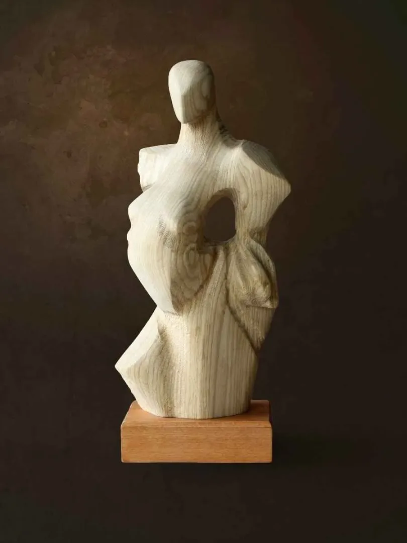 "isimsiz" eseri AZİMET KARAMAN tarafından 2014 yılında 40x21x17 cm ölçülerinde Ahşap Yontu tekniği ile yapılmıştır.