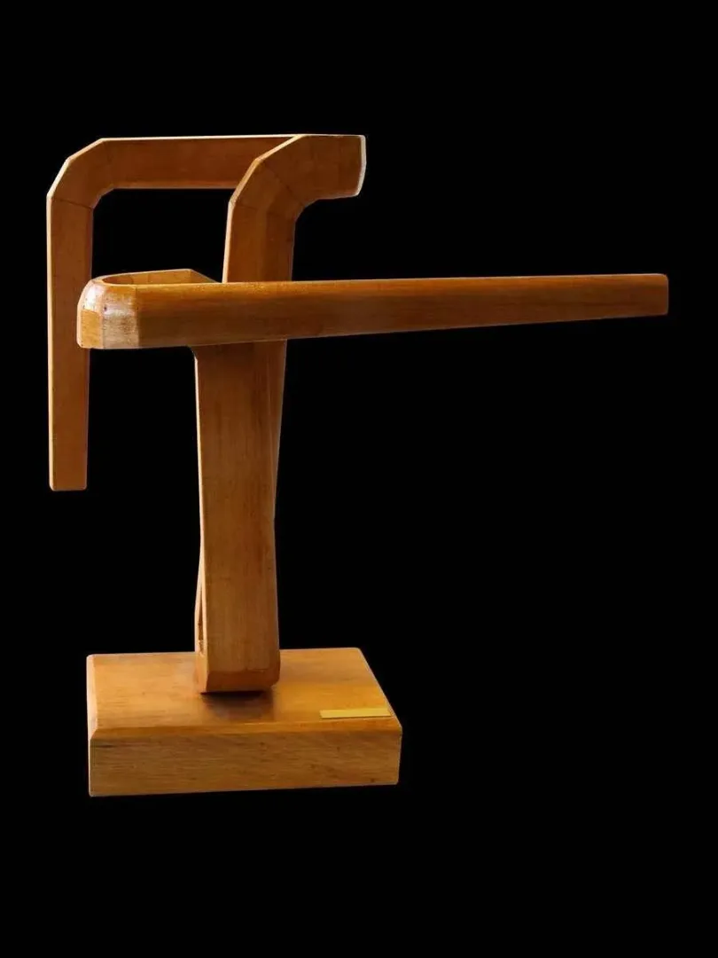 yakınlaştır "isimsiz" eseri AZİMET KARAMAN tarafından 2014 yılında 42x36x18 cm ölçülerinde Ahşap Yontu tekniği ile yapılmıştır.