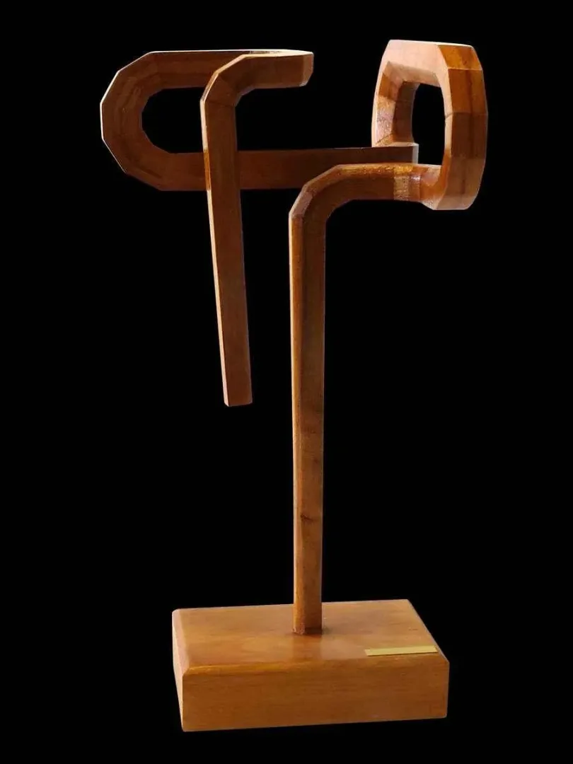 yakınlaştır "isimsiz" eseri AZİMET KARAMAN tarafından 2014 yılında 46x22x21 cm ölçülerinde Ahşap Yontu tekniği ile yapılmıştır.