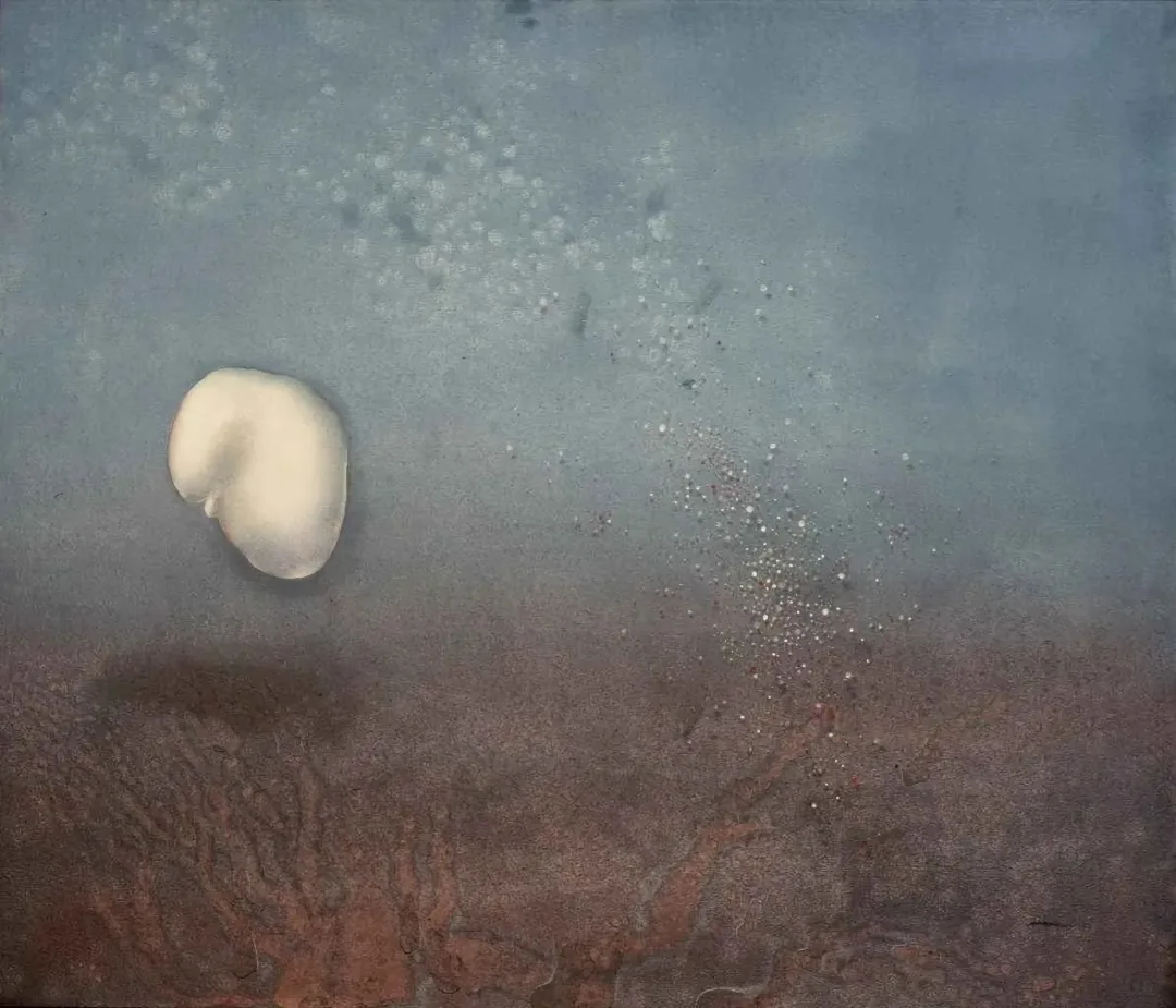 "77. Daha anlamlı bir yer" eseri EKREM KAHRAMAN tarafından 2013 yılında 118x138 cm ölçülerinde Tuval üzeri yağlı boya tekniği ile yapılmıştır.