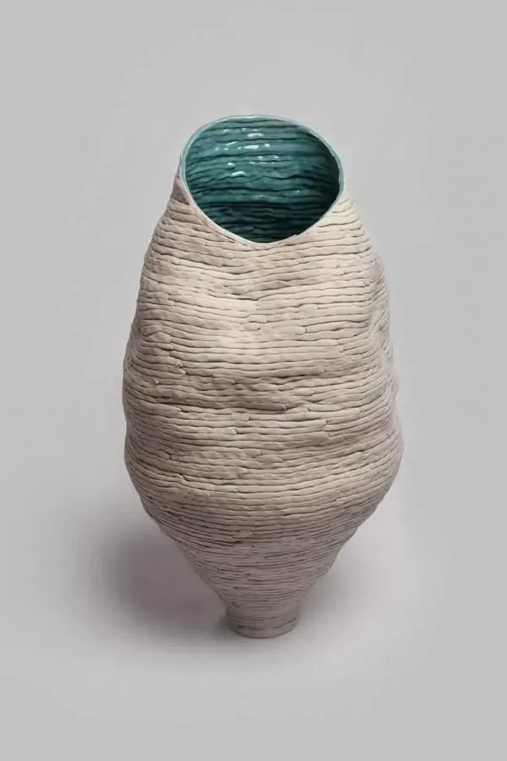 yakınlaştır "Beni Içinde Sakla IV" eseri GÖKÇE ÖZER tarafından 2013 yılında 44x24 cm ölçülerinde Stoneware , 1200 °C tekniği ile yapılmıştır.