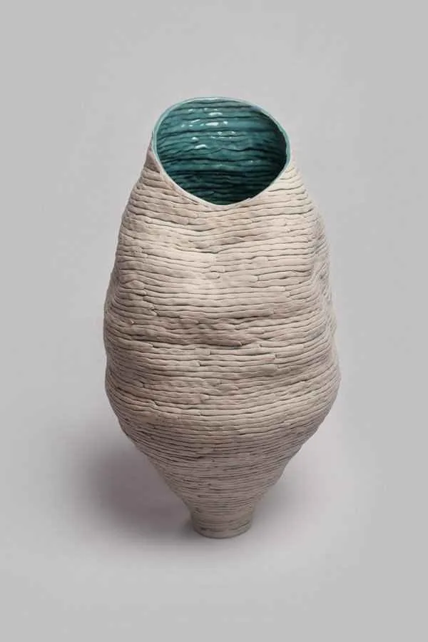 yakınlaştır "Beni Içinde Sakla IV" eseri GÖKÇE ÖZER tarafından 2013 yılında 44x24 cm ölçülerinde Stoneware , 1200 °C tekniği ile yapılmıştır.