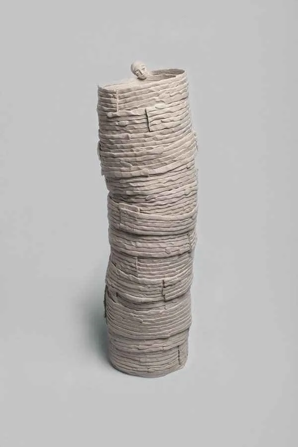 yakınlaştır "Beni Içinde Sakla VII" eseri GÖKÇE ÖZER tarafından 2013 yılında 41x13x13 cm ölçülerinde Stoneware , 1200 °C tekniği ile yapılmıştır.