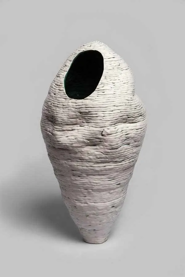 yakınlaştır "Beni Içinde Sakla x" eseri GÖKÇE ÖZER tarafından 2013 yılında 44x24 cm ölçülerinde Stoneware , 1200 °C tekniği ile yapılmıştır.