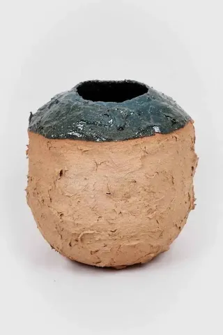 GÖKÇE ÖZER — “Beni Içinde Sakla xII”, 2014 "Beni Içinde Sakla xII" eseri GÖKÇE ÖZER tarafından 2014 yılında 33x29 cm ölçülerinde Paperclay , 1200 °C tekniği ile yapılmıştır.