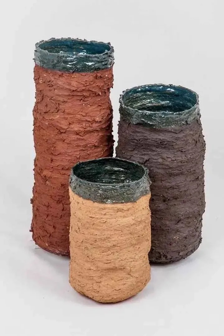 "Beni Içinde Sakla xV" eseri GÖKÇE ÖZER tarafından 2014 yılında 50x60x20 cm ölçülerinde Paperclay , 1200 °C tekniği ile yapılmıştır.