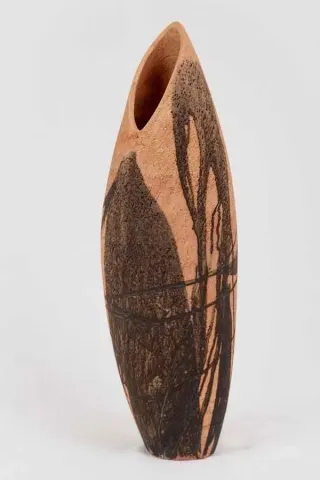 GÖKÇE ÖZER — “Beni Içinde Sakla xVI”, 2014 "Beni Içinde Sakla xVI" eseri GÖKÇE ÖZER tarafından 2014 yılında 67x21x18 cm ölçülerinde Stoneware , 1200 °C tekniği ile yapılmıştır.