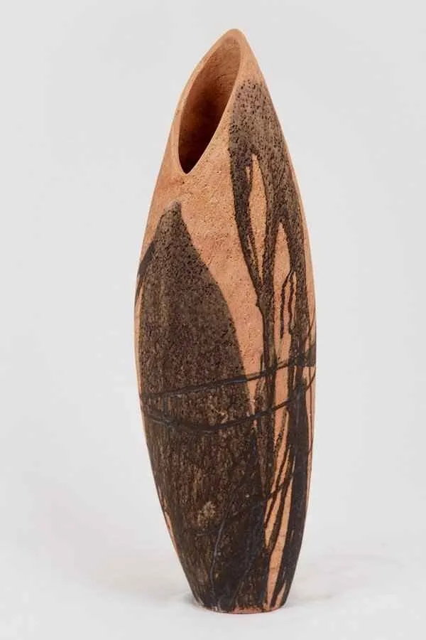 yakınlaştır "Beni Içinde Sakla xVI" eseri GÖKÇE ÖZER tarafından 2014 yılında 67x21x18 cm ölçülerinde Stoneware , 1200 °C tekniği ile yapılmıştır.