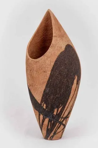 GÖKÇE ÖZER — “Beni Içinde Sakla xVII”, 2014 "Beni Içinde Sakla xVII" eseri GÖKÇE ÖZER tarafından 2014 yılında 63x27 cm ölçülerinde Stoneware , 1200 °C tekniği ile yapılmıştır.