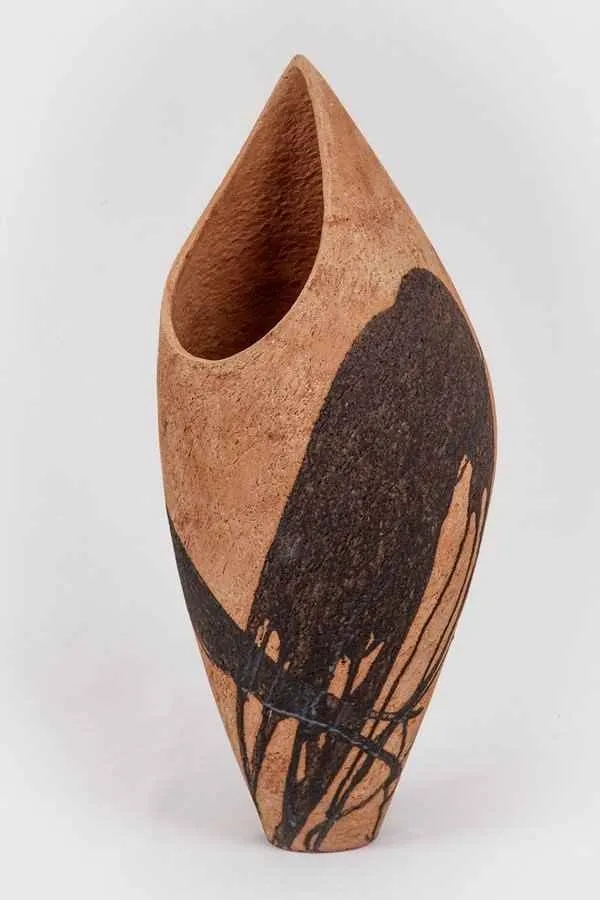 yakınlaştır "Beni Içinde Sakla xVII" eseri GÖKÇE ÖZER tarafından 2014 yılında 63x27 cm ölçülerinde Stoneware , 1200 °C tekniği ile yapılmıştır.