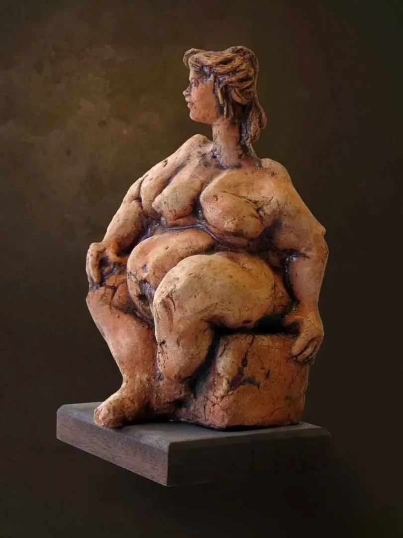 yakınlaştır "isimsiz" eseri AZİMET KARAMAN tarafından 2014 yılında 28x16x18 cm ölçülerinde Seramik tekniği ile yapılmıştır.