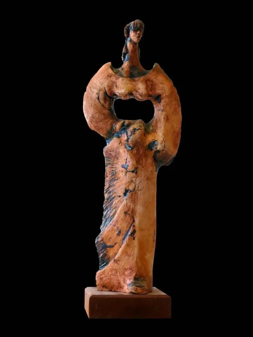 yakınlaştır "isimsiz" eseri AZİMET KARAMAN tarafından 2014 yılında 48x18x15 cm ölçülerinde Seramik tekniği ile yapılmıştır.