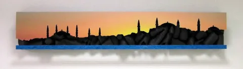 "İstanbul Hatırası" eseri BAHAR ARI DELLENBACH tarafından 2009 yılında 140x25x11 cm ölçülerinde Seramik tekniği ile yapılmıştır.