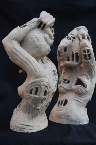 "Kilit Taşı 1" eseri SİBEL KELER tarafından 2012 yılında 62x30x15 cm ölçülerinde Seramik tekniği ile yapılmıştır.