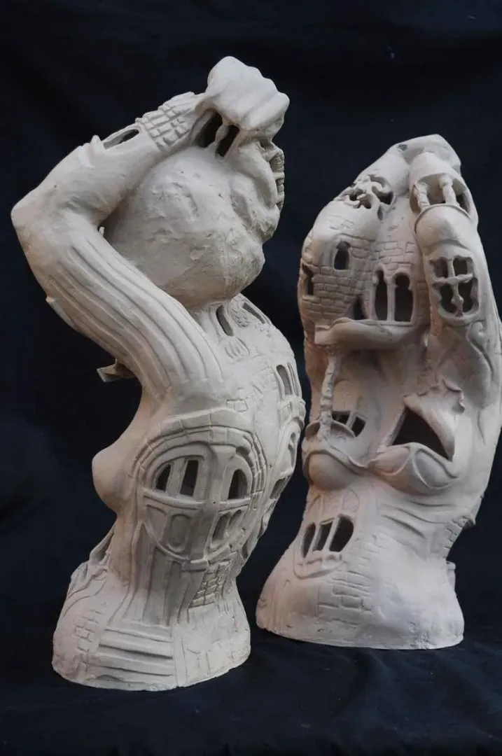yakınlaştır "Kilit Taşı 1" eseri SİBEL KELER tarafından 2012 yılında 62x30x15 cm ölçülerinde Seramik tekniği ile yapılmıştır.