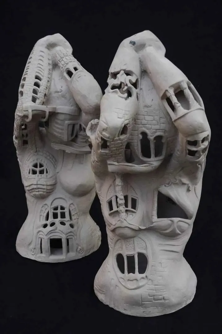 yakınlaştır "Kilit Taşı 1" eseri SİBEL KELER tarafından 2012 yılında 62x30x15 cm ölçülerinde Seramik tekniği ile yapılmıştır.