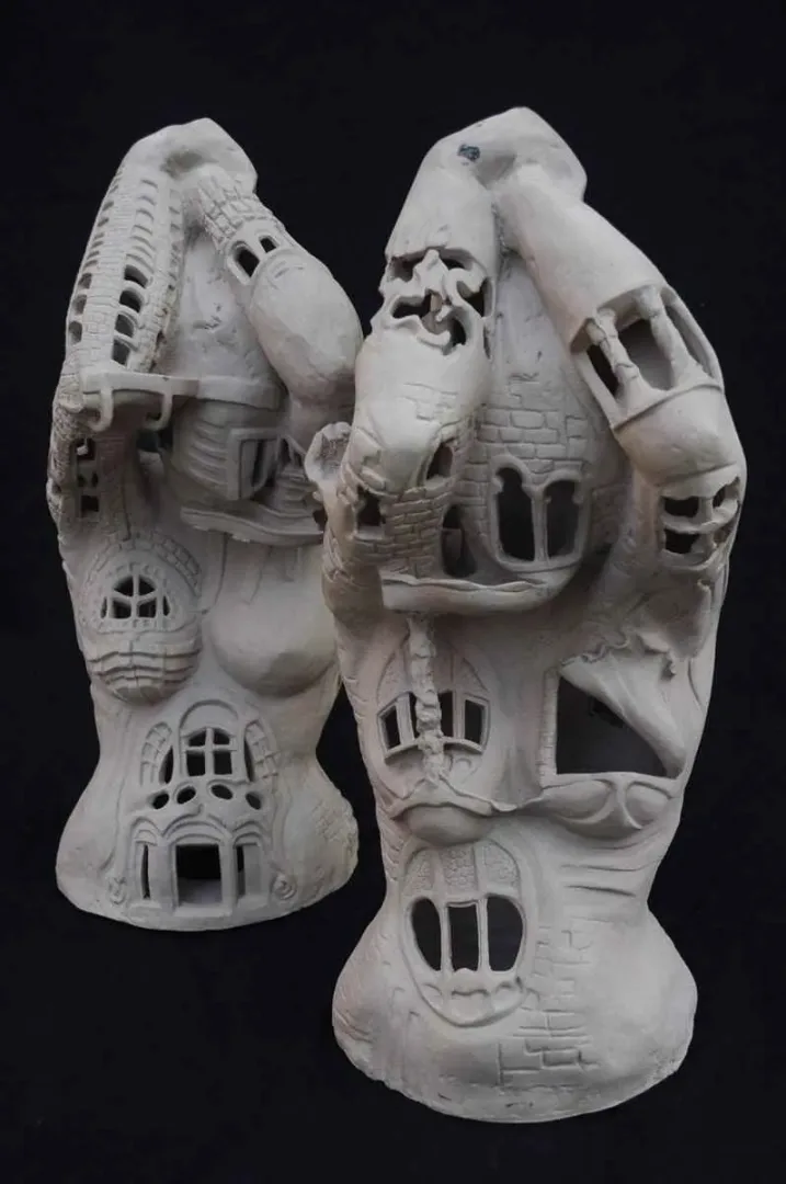 "Kilit Taşı 1" eseri SİBEL KELER tarafından 2012 yılında 62x30x15 cm ölçülerinde Seramik tekniği ile yapılmıştır.
