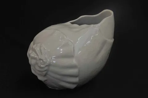 "Seashell" eseri SİBEL KELER tarafından 2012 yılında 32x32x25 cm ölçülerinde Seramik tekniği ile yapılmıştır.