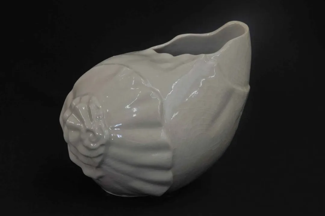 yakınlaştır "Seashell" eseri SİBEL KELER tarafından 2012 yılında 32x32x25 cm ölçülerinde Seramik tekniği ile yapılmıştır.