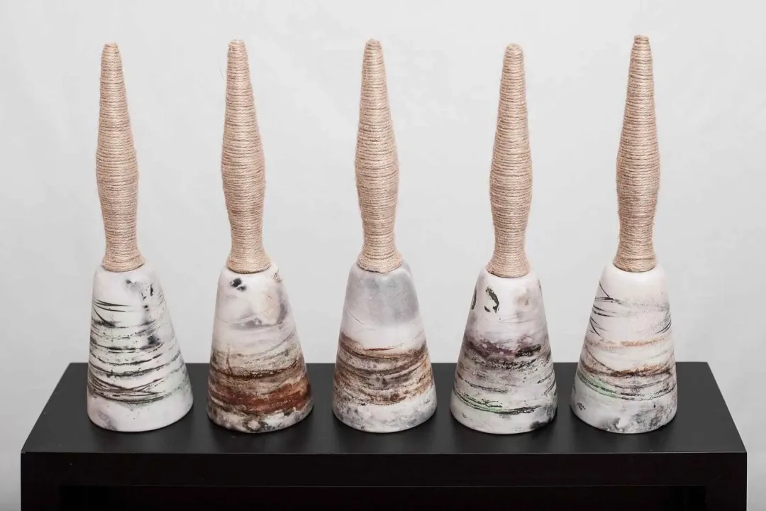 yakınlaştır "Speak Up" eseri BETÜL DEMİR tarafından 2014 yılında 14x54x30 cm ölçülerinde Seramik tekniği ile yapılmıştır.