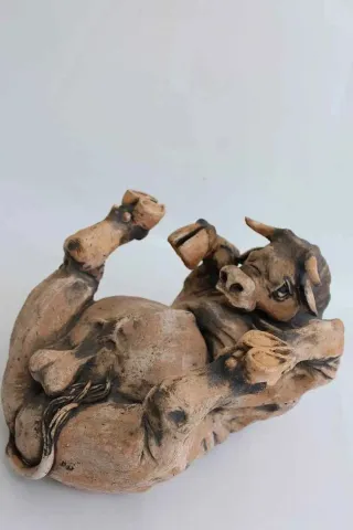 BUĞRA ÖZER — “Wenling Bull”, 2014 "Wenling Bull" eseri BUĞRA ÖZER tarafından 2014 yılında 18x30x22 cm ölçülerinde Seramik tekniği ile yapılmıştır.