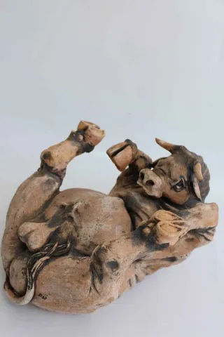 BUĞRA ÖZER — “Wenling Bull”, 2014 "Wenling Bull" eseri BUĞRA ÖZER tarafından 2014 yılında 18x30x22 cm ölçülerinde Seramik tekniği ile yapılmıştır.
