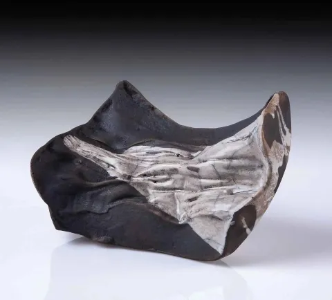 BURCU ÖZTÜRK KARABEY — “Untitled”, 2014 "İsimsiz" eseri BURCU ÖZTÜRK KARABEY tarafından 2014 yılında 26x17x17 cm ölçülerinde Seramik tekniği ile yapılmıştır.