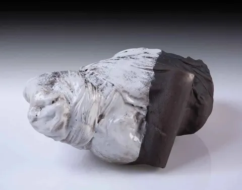 BURCU ÖZTÜRK KARABEY — “Yaşanca”, 2014 "Yaşanca" eseri BURCU ÖZTÜRK KARABEY tarafından 2014 yılında 36x23x14 cm ölçülerinde Seramik tekniği ile yapılmıştır.