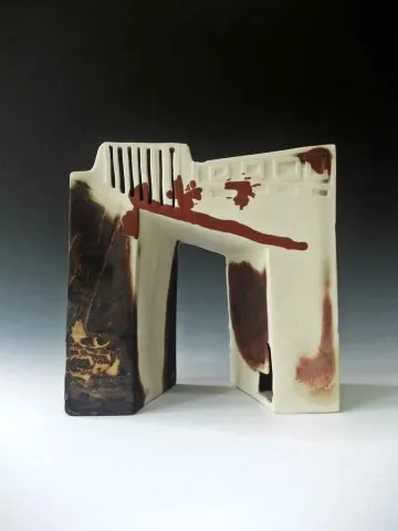 "İsimsiz" eseri FEYZA ÖZGÜNDOĞDU tarafından 2010 yılında 23x23x10 cm ölçülerinde Seramik tekniği ile yapılmıştır.
