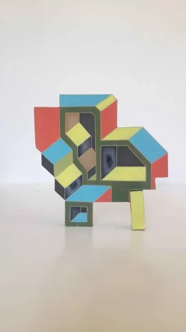 "isimsiz" eseri İSMET YÜKSEL tarafından 2013 yılında 20x20x9 cm ölçülerinde Seramik tekniği ile yapılmıştır.