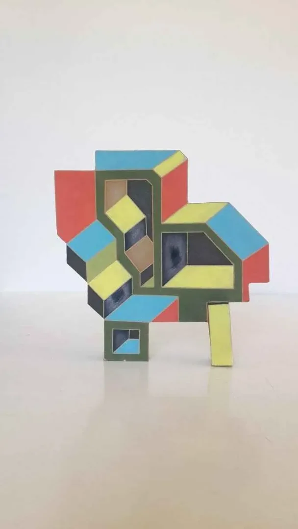 "isimsiz" eseri İSMET YÜKSEL tarafından 2013 yılında 20x20x9 cm ölçülerinde Seramik tekniği ile yapılmıştır.