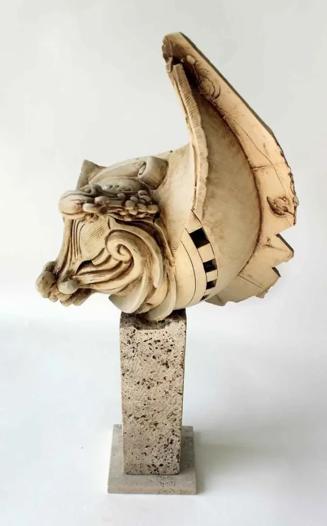 yakınlaştır "Simurg 8" eseri KAMURAN AK tarafından 23x17x46 cm ölçülerinde Seramik tekniği ile yapılmıştır.