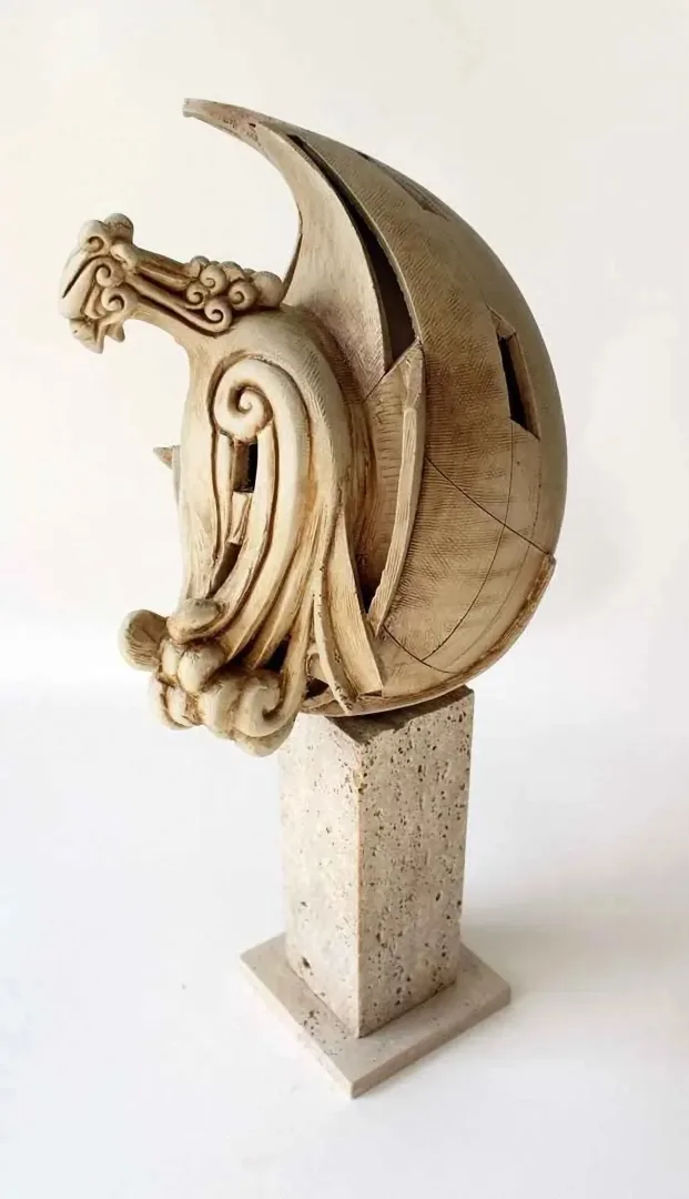 yakınlaştır "Simurg 9" eseri KAMURAN AK tarafından 20x23x42 cm ölçülerinde Seramik tekniği ile yapılmıştır.