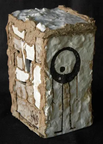 "şaşkınlık" eseri HASAN NUMAN SUÇAĞLAR tarafından 2013 yılında 20x11x11 cm ölçülerinde Seramik tekniği ile yapılmıştır.