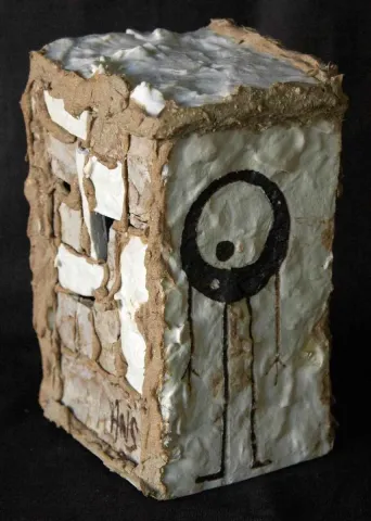 "şaşkınlık" eseri HASAN NUMAN SUÇAĞLAR tarafından 2013 yılında 20x11x11 cm ölçülerinde Seramik tekniği ile yapılmıştır.