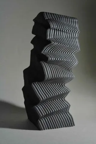 OYA AŞAN YÜKSEL — “isimsiz”, 2014 "isimsiz" eseri OYA AŞAN YÜKSEL tarafından 2014 yılında 35x10x10 cm ölçülerinde Seramik tekniği ile yapılmıştır.