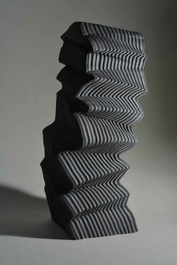 "isimsiz" eseri OYA AŞAN YÜKSEL tarafından 2014 yılında 35x10x10 cm ölçülerinde Seramik tekniği ile yapılmıştır.