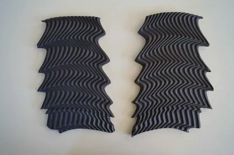 "isimsiz" eseri OYA AŞAN YÜKSEL tarafından 2014 yılında 25x25x2 cm ölçülerinde Seramik tekniği ile yapılmıştır.