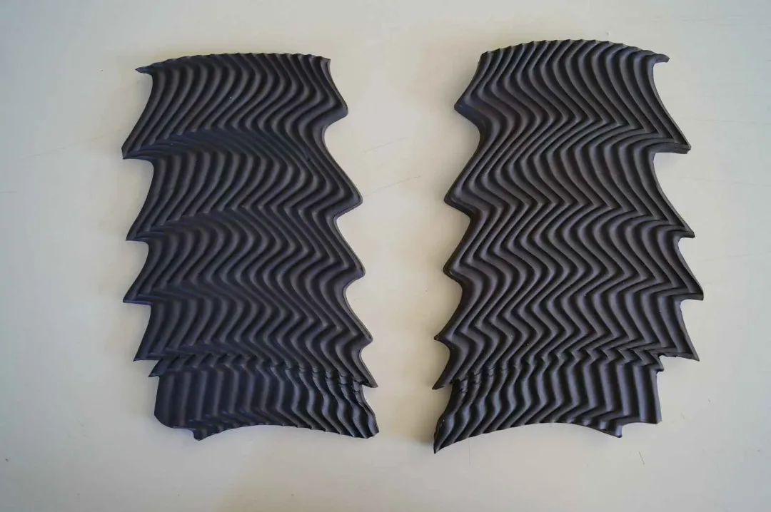 "isimsiz" eseri OYA AŞAN YÜKSEL tarafından 2014 yılında 25x25x2 cm ölçülerinde Seramik tekniği ile yapılmıştır.