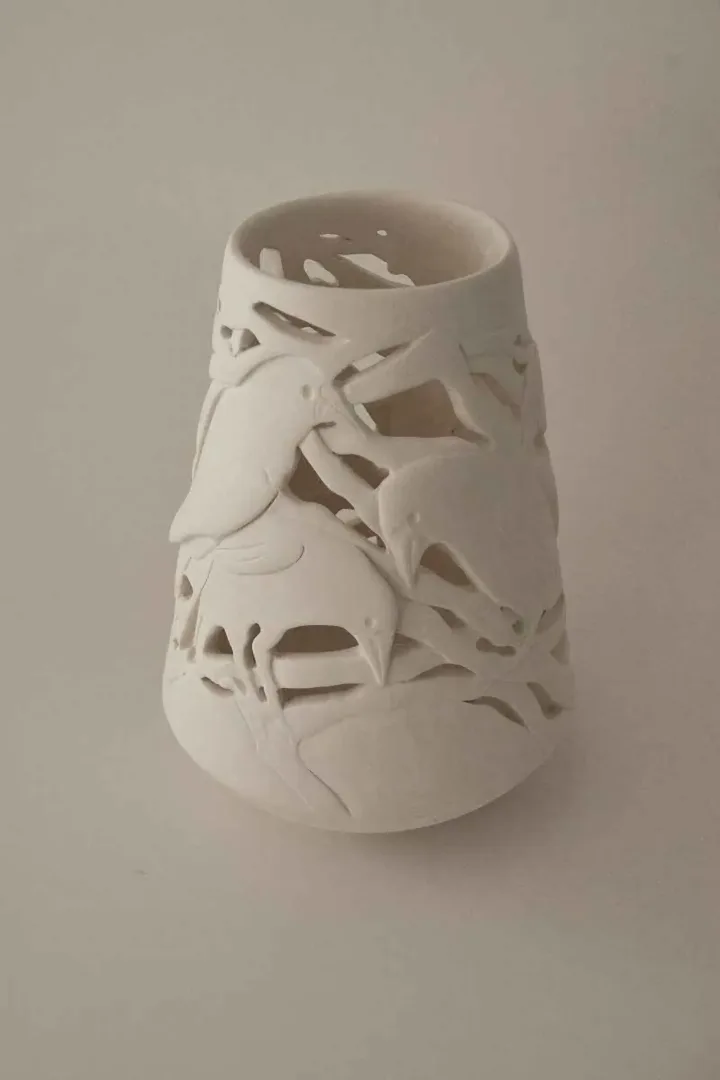 yakınlaştır "Birkaç Ağaç Meselesi" eseri OYA UZUNER tarafından 2014 yılında 25x30 cm ölçülerinde Seramik tekniği ile yapılmıştır.