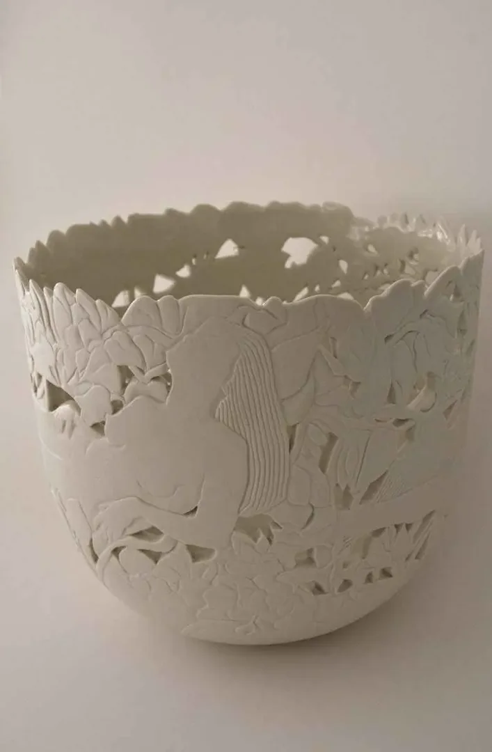 yakınlaştır "Düşler Kasesi" eseri OYA UZUNER tarafından 2014 yılında 30x30 cm ölçülerinde Seramik tekniği ile yapılmıştır.
