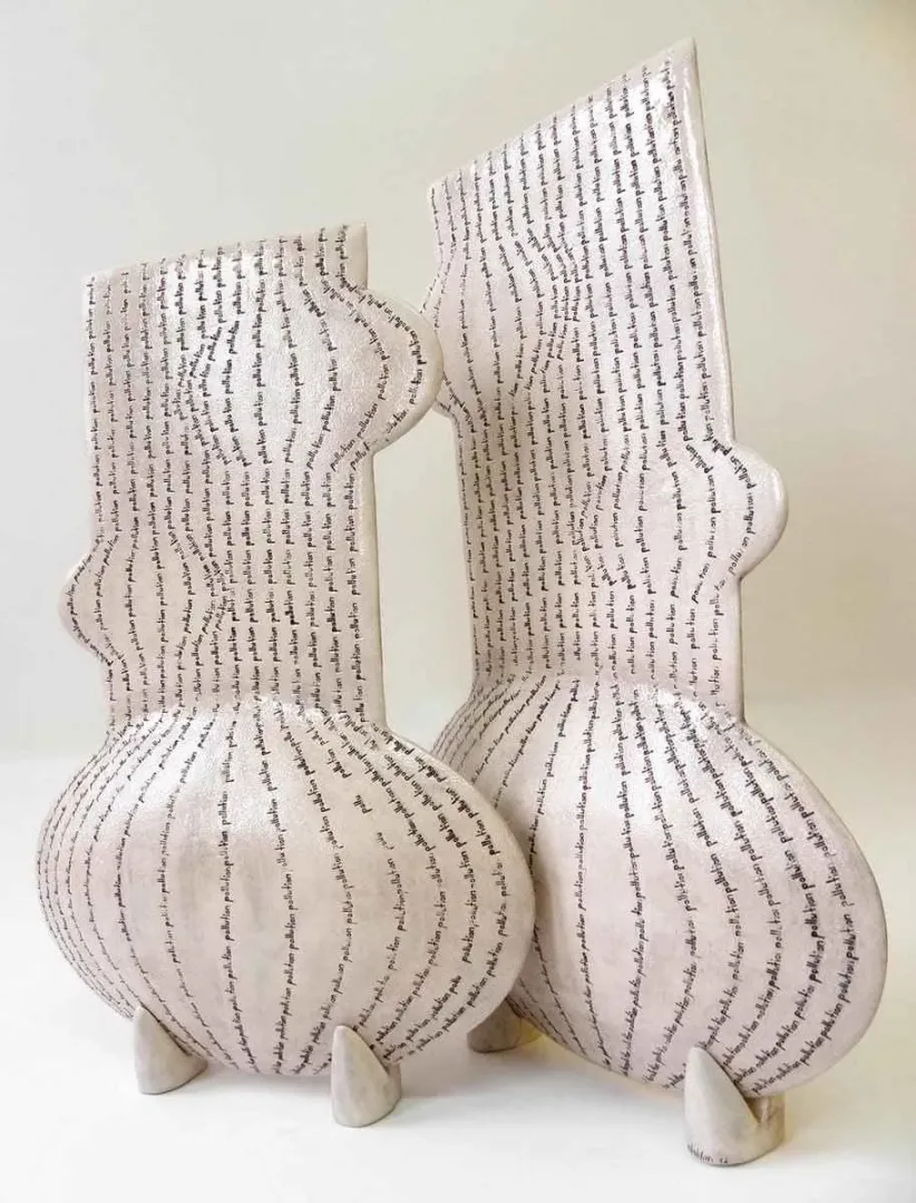 yakınlaştır "Pollution" eseri PINAR BAKLAN ÖNAL tarafından 2012 yılında 29x7x45, 31x8x50 cm ölçülerinde Seramik tekniği ile yapılmıştır.