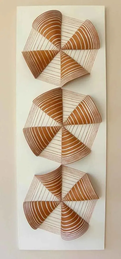 "Optik Pano VI" eseri PINAR BAKLAN ÖNAL tarafından 2013 yılında 85x30 cm ölçülerinde Seramik tekniği ile yapılmıştır.