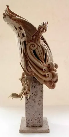 KAMURAN AK — “Simurg,7-”, 2014 "Simurg,7-" eseri KAMURAN AK tarafından 2014 yılında 20x20x40 cm ölçülerinde Stoneware, Döküm el ile şekillendirme, 1200 C tekniği ile yapılmıştır.
