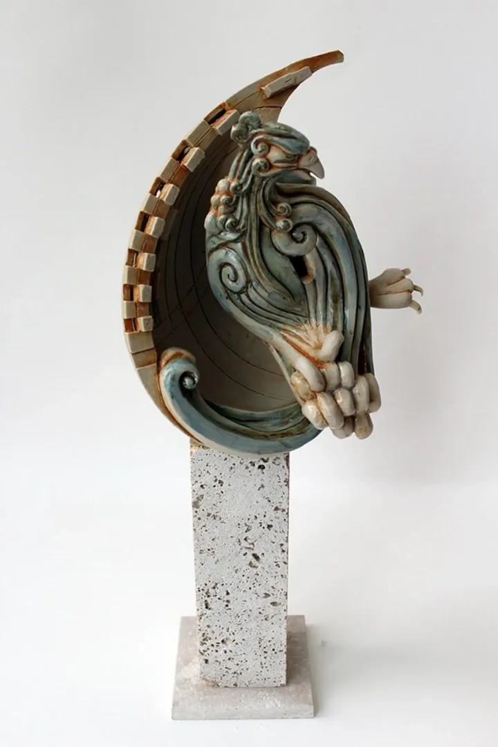 yakınlaştır "Simurg,7-" eseri KAMURAN AK tarafından 2014 yılında 20x20x40 cm ölçülerinde Stoneware, Döküm el ile şekillendirme, 1200 C tekniği ile yapılmıştır.